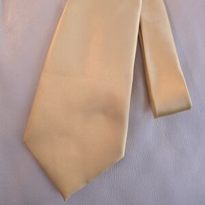 Geoffrey Beene Solid Yellow Polyester Men's Necktie Tie